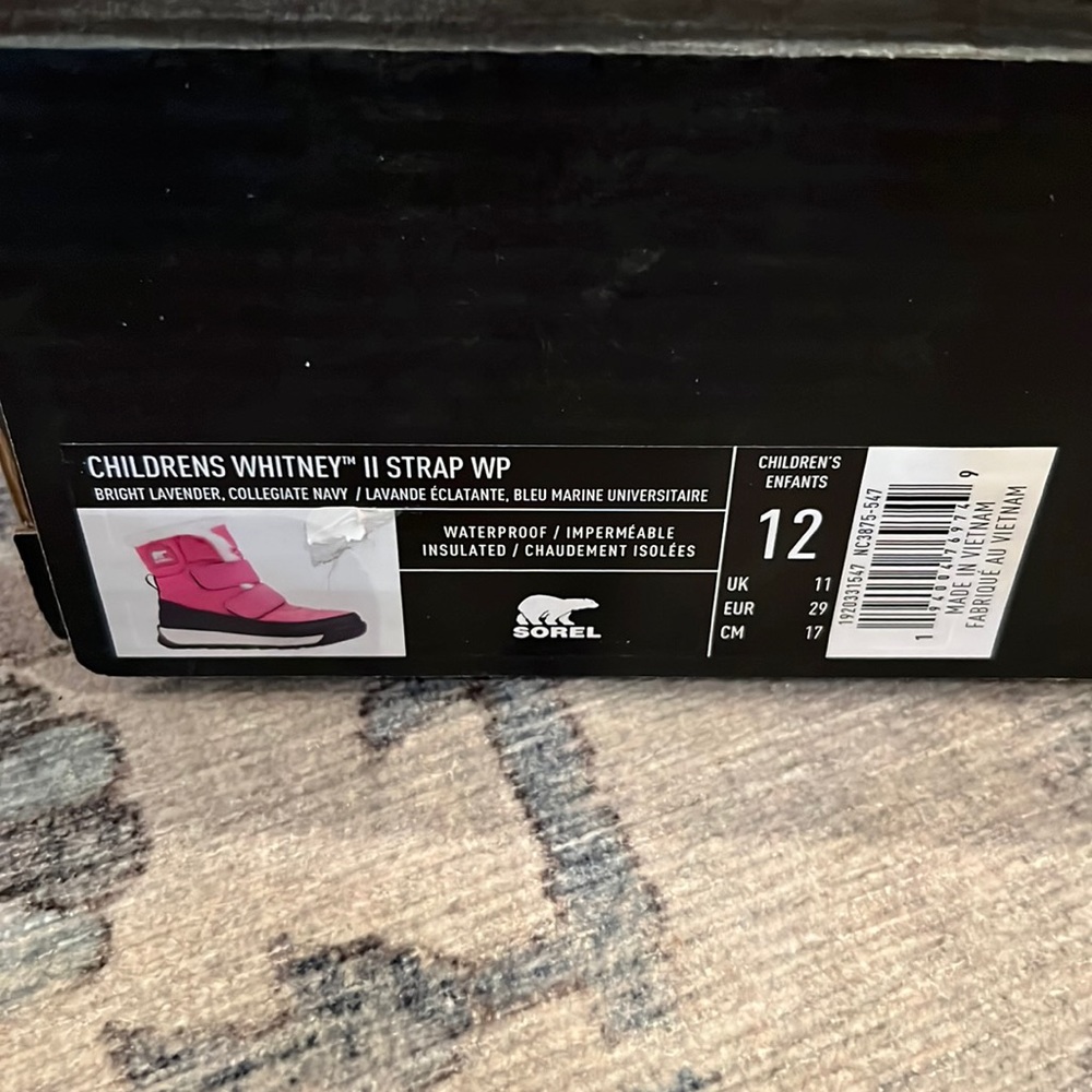 Sorel Whitney boots. Size 12. Excellent condition. Comes with box!